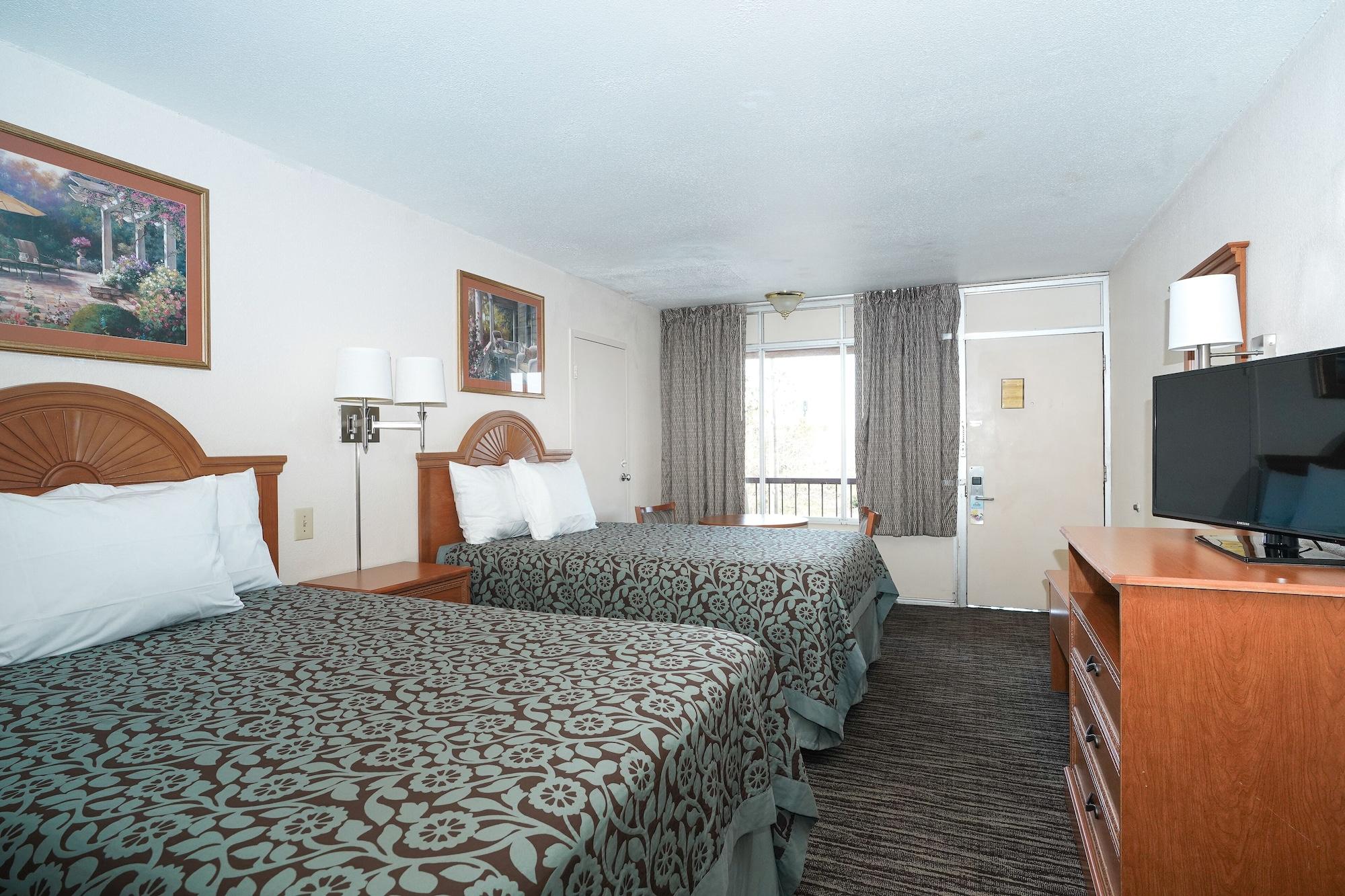 Days Inn By Wyndham Lake City I-75 Екстериор снимка